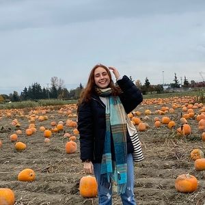 Meet your Posher, Joelle